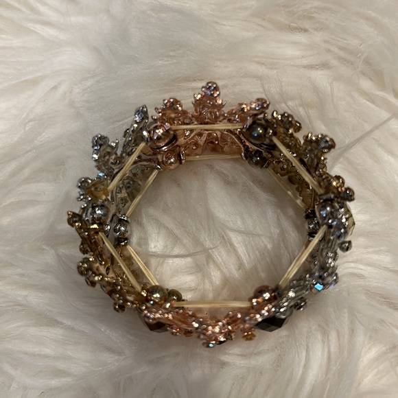 Francesca’s STATEMENT PIECE! Bracelet - Picture 4 of 4